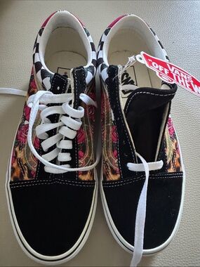 Vans Women's Low-Top Sneakers in Black & Pink Floral